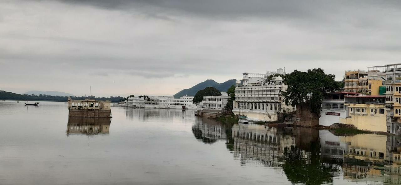 Hotel Ishwar Palace Удайпур Екстер'єр фото